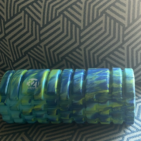 321 STRONG Foam Roller - Medium Density Deep Tissue Massager for Muscle Massage - Picture 5 of 5